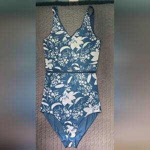 Baiia Tahiti reversible swim bottoms US 6 and tops US 4